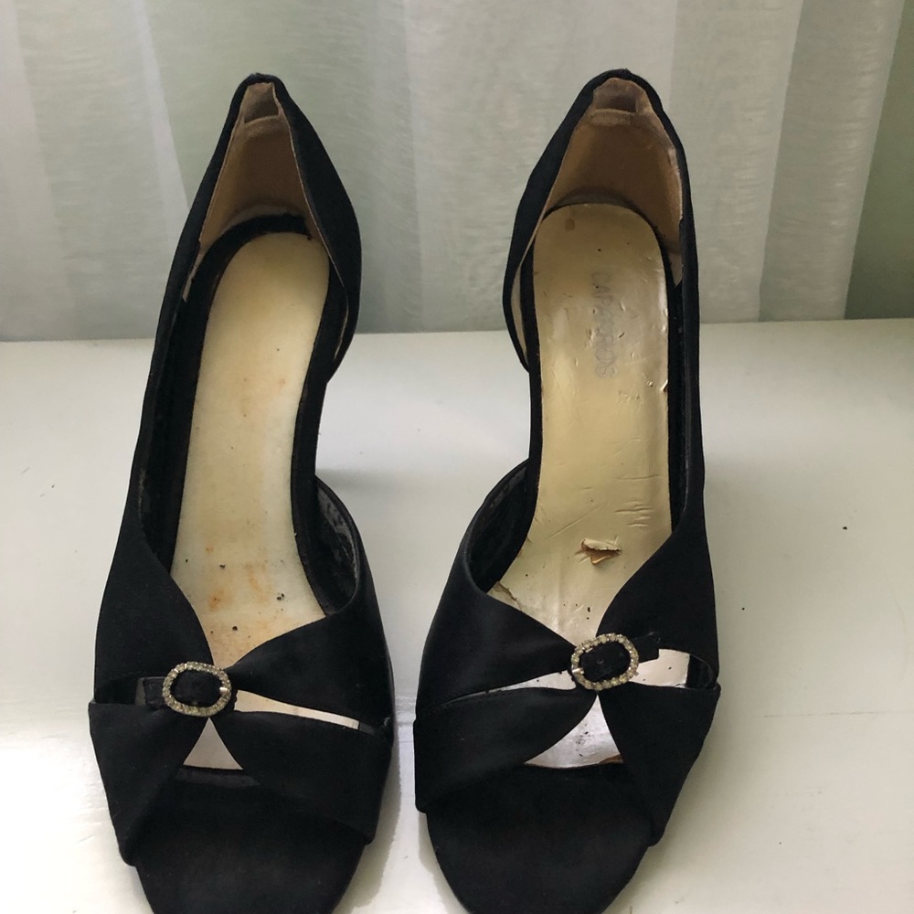 Caparros velvet peep toe